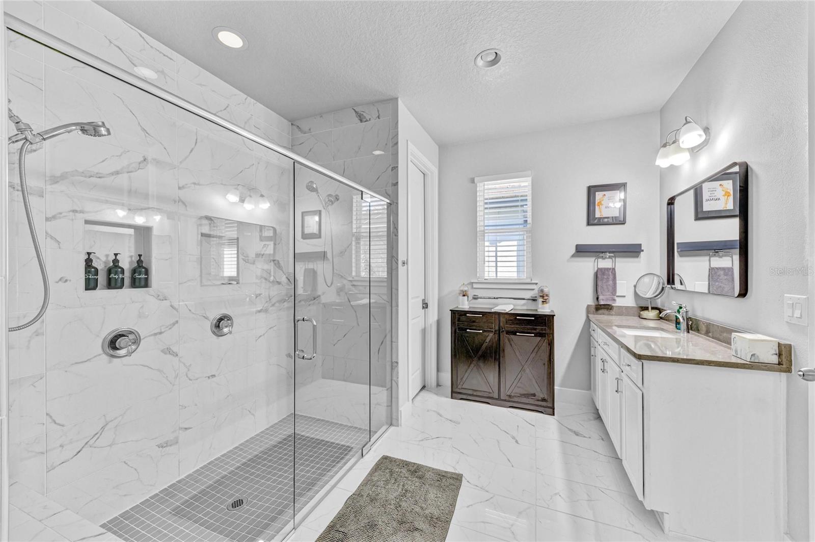 Image 27 of 62 For 5632 Long Shore Loop