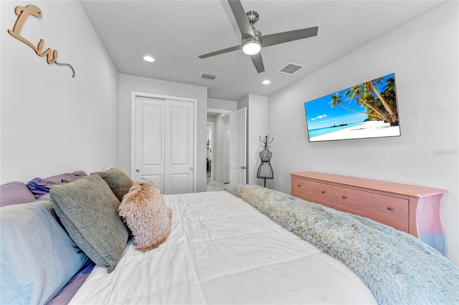 Image 32 of 62 For 5632 Long Shore Loop