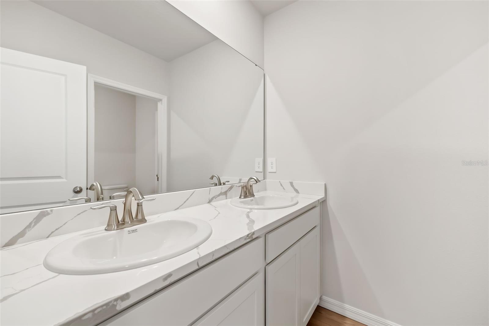 Image 25 of 40 For 17107 James Trail