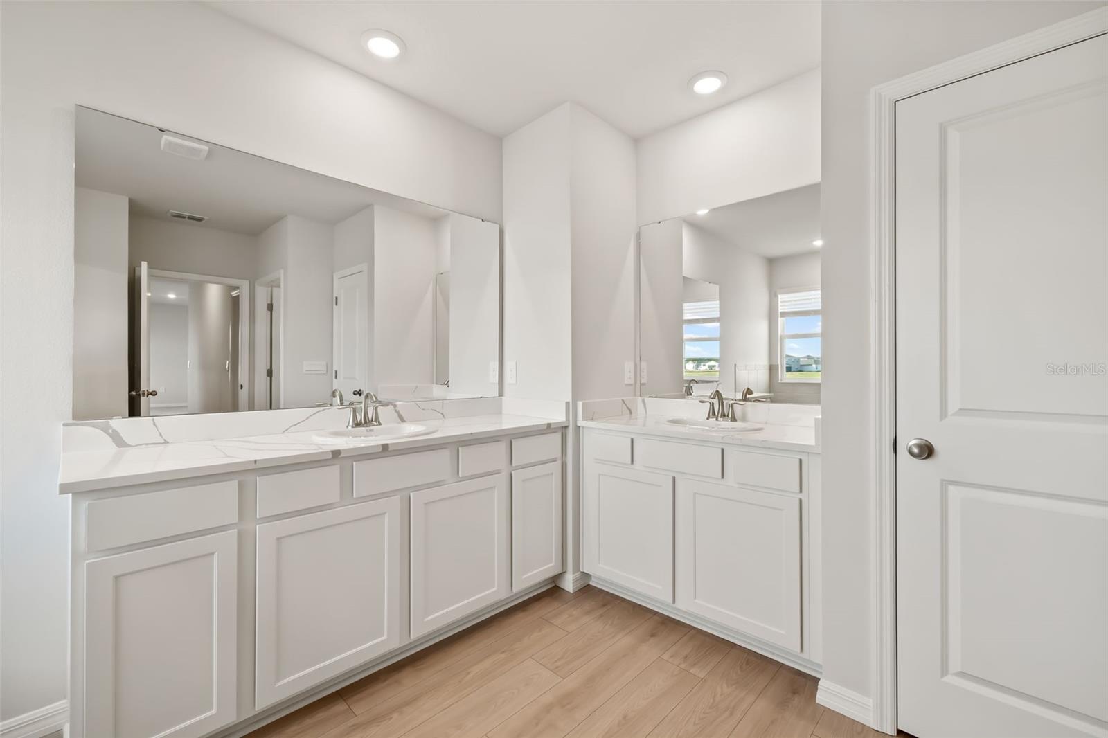 Image 29 of 40 For 17107 James Trail