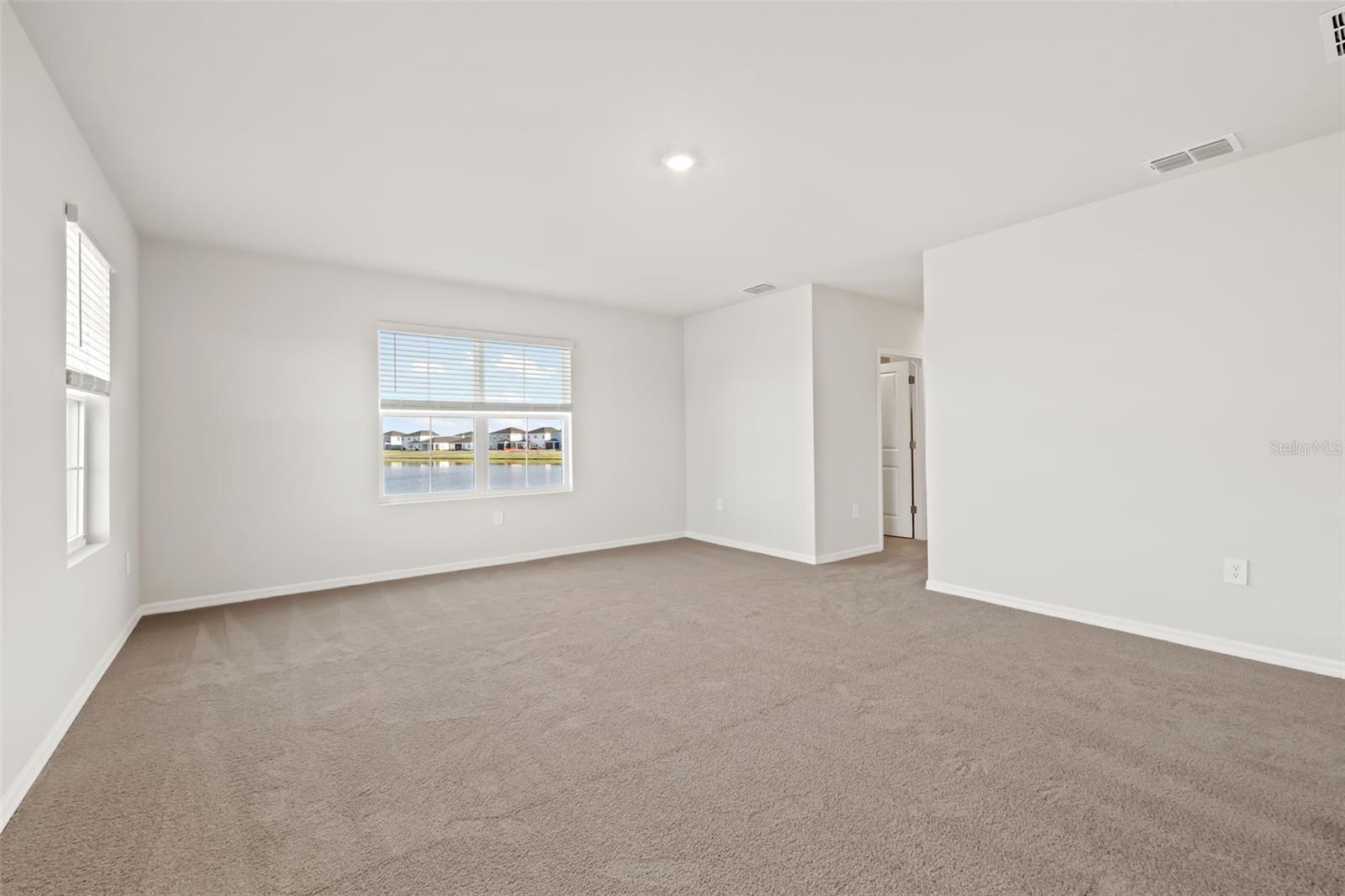 Image 32 of 40 For 17107 James Trail