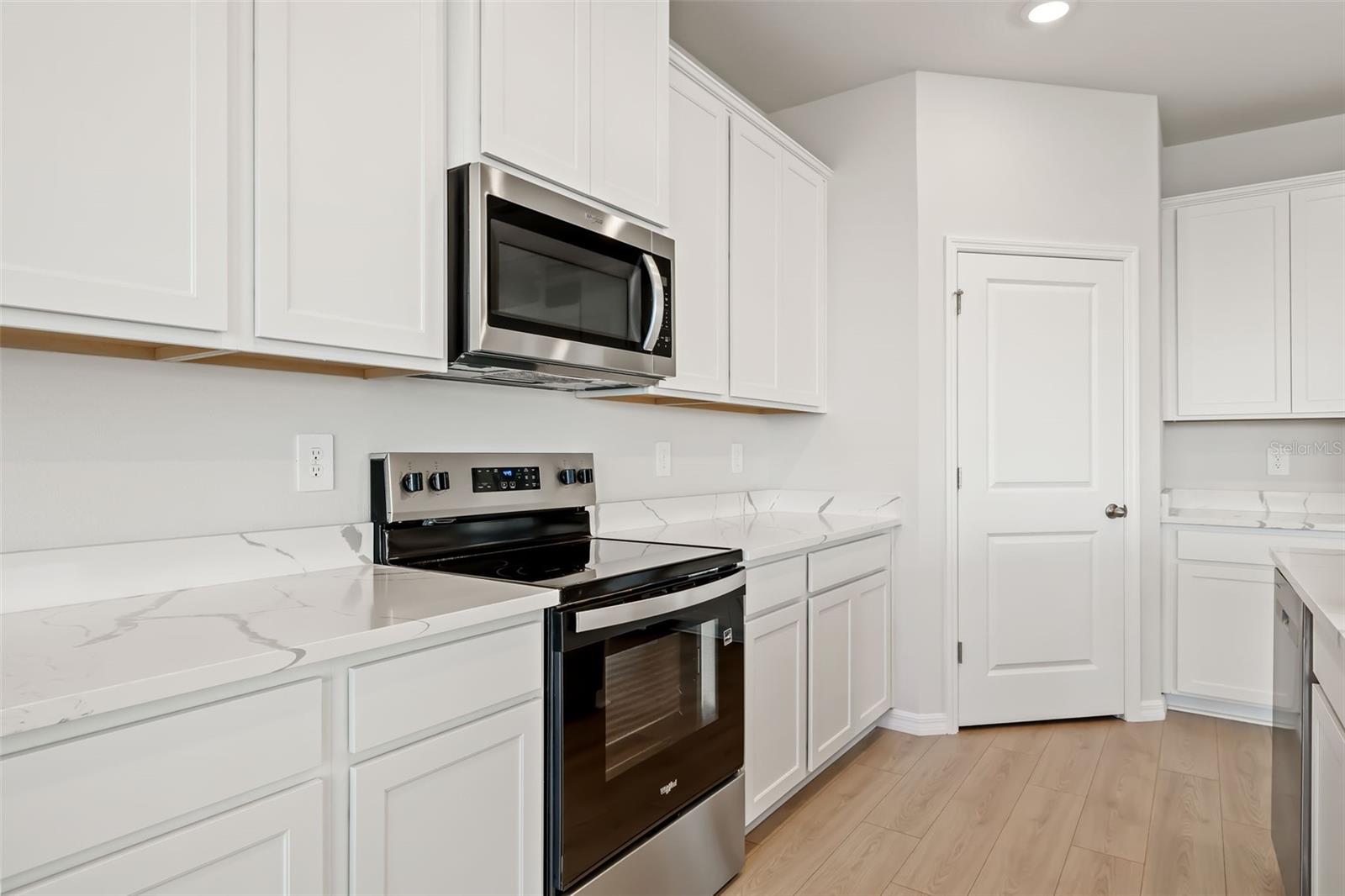 Image 8 of 40 For 17107 James Trail