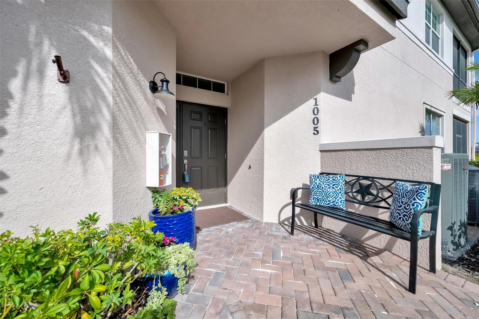 Image 21 of 83 For 1005 Riverscape Street