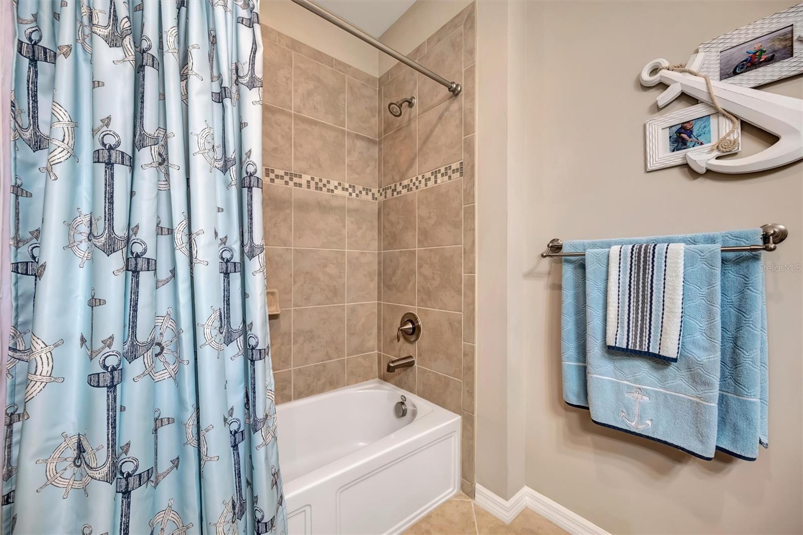 Image 29 of 83 For 1005 Riverscape Street