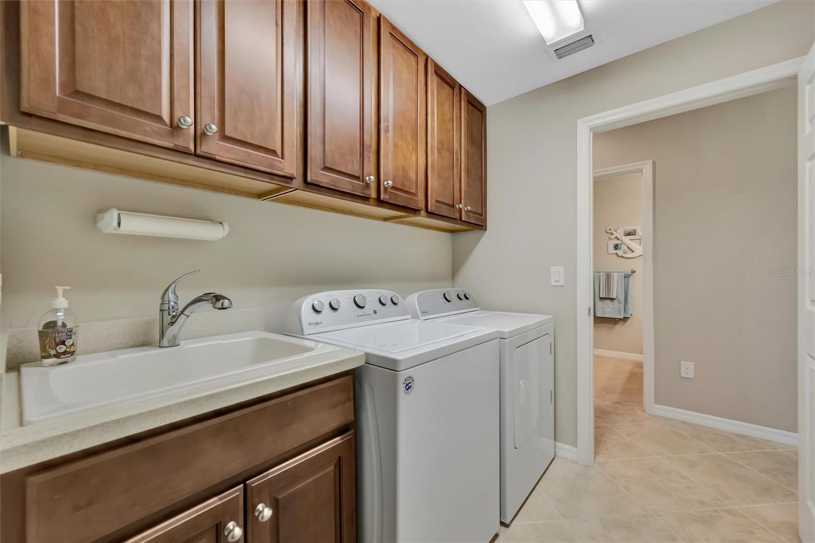 Image 31 of 83 For 1005 Riverscape Street