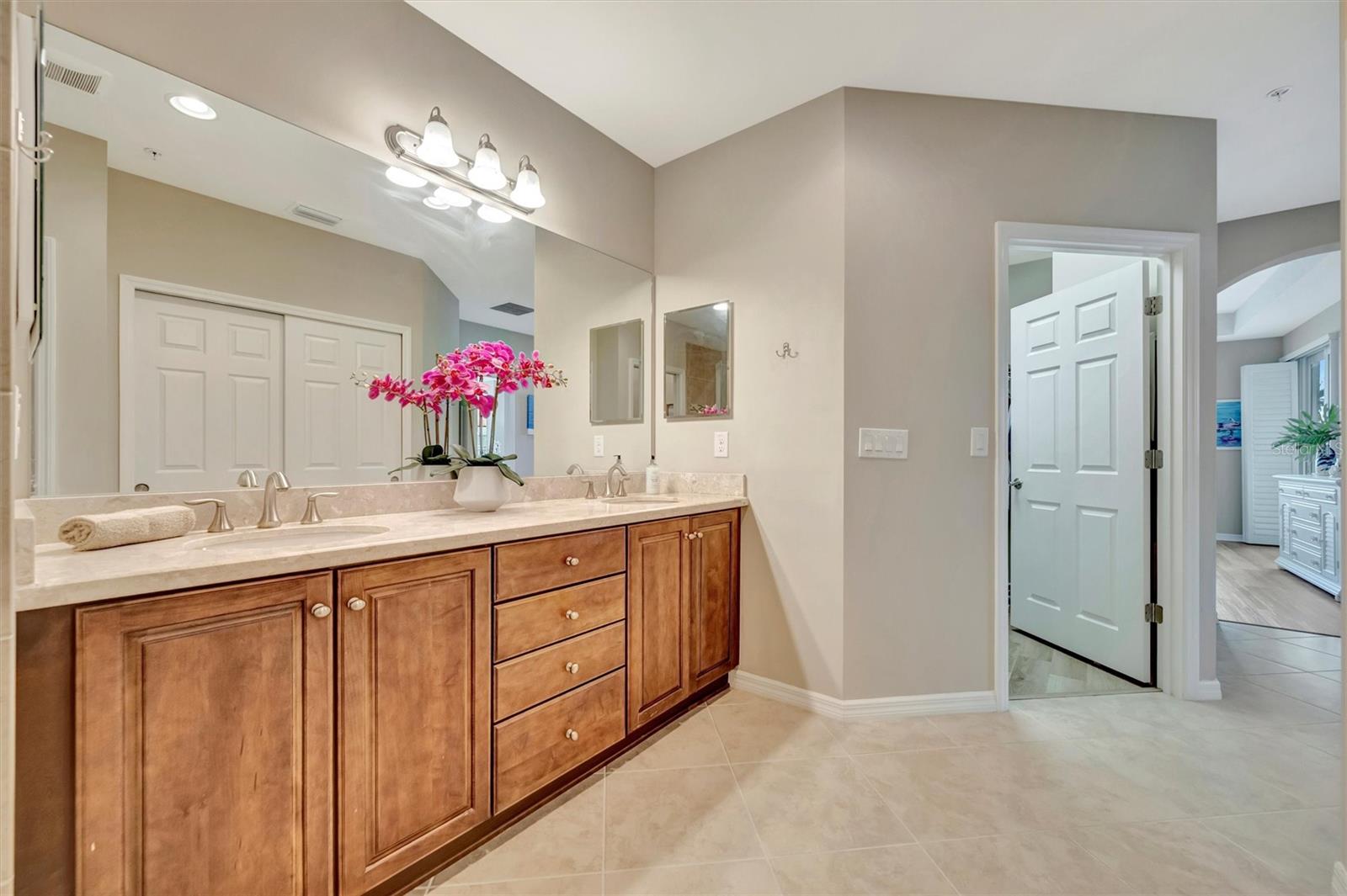 Image 63 of 83 For 1005 Riverscape Street