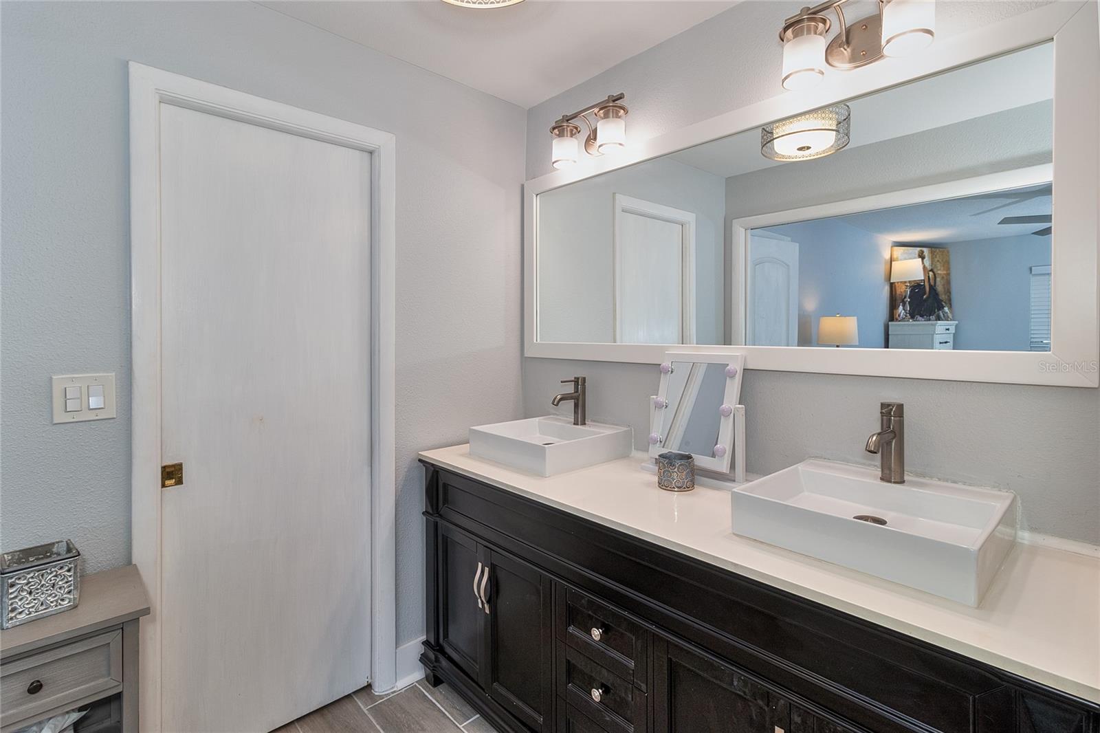 Image 19 of 38 For 2376 Armour Drive