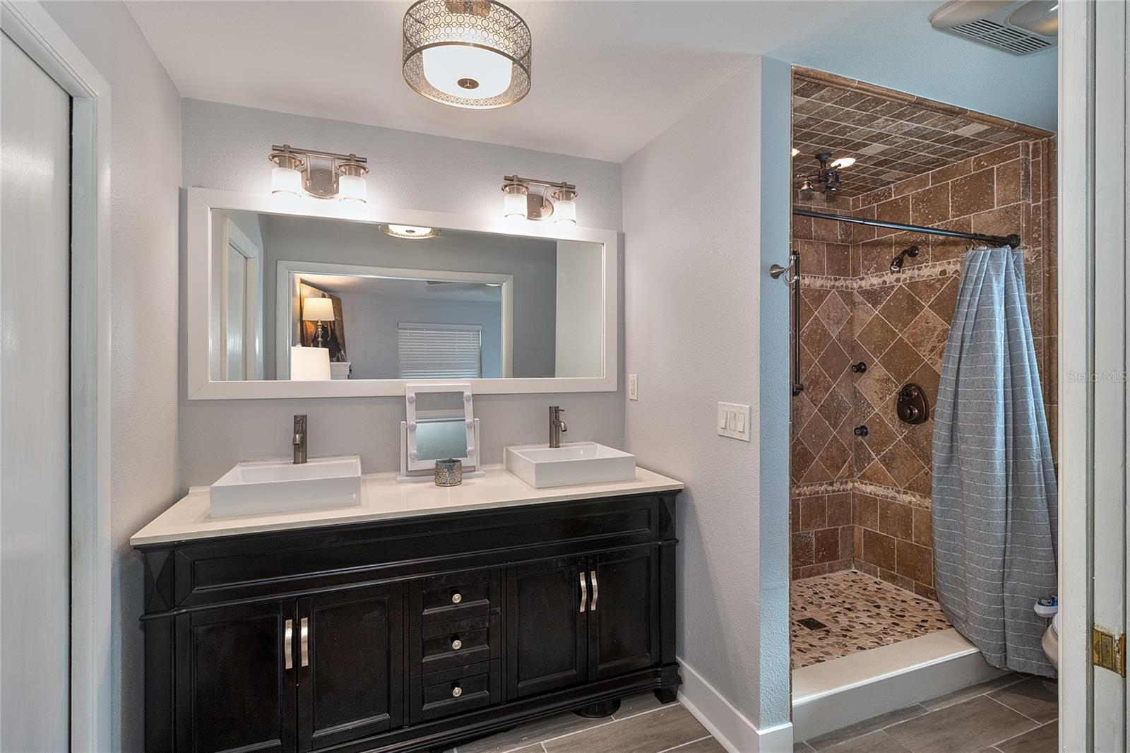 Image 20 of 38 For 2376 Armour Drive