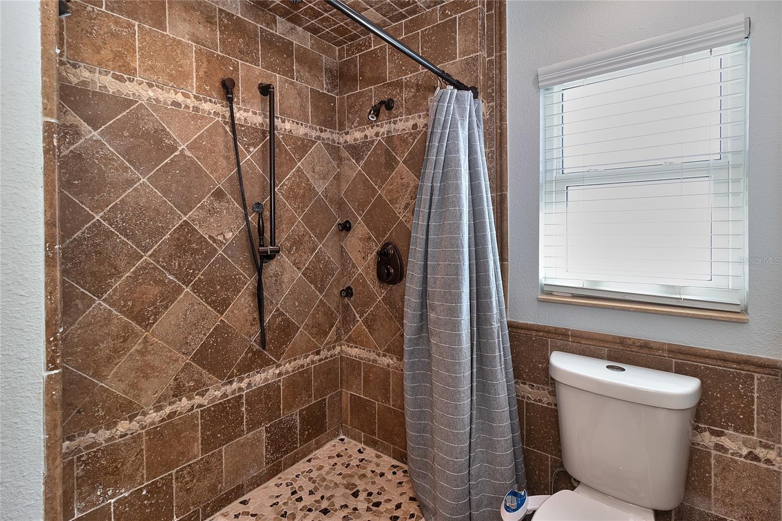 Image 21 of 38 For 2376 Armour Drive