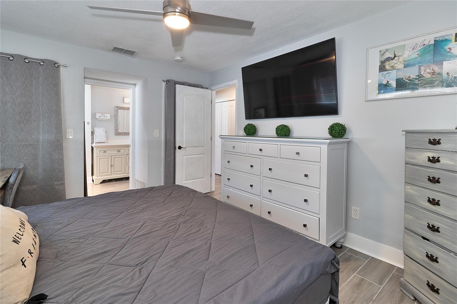 Image 23 of 38 For 2376 Armour Drive