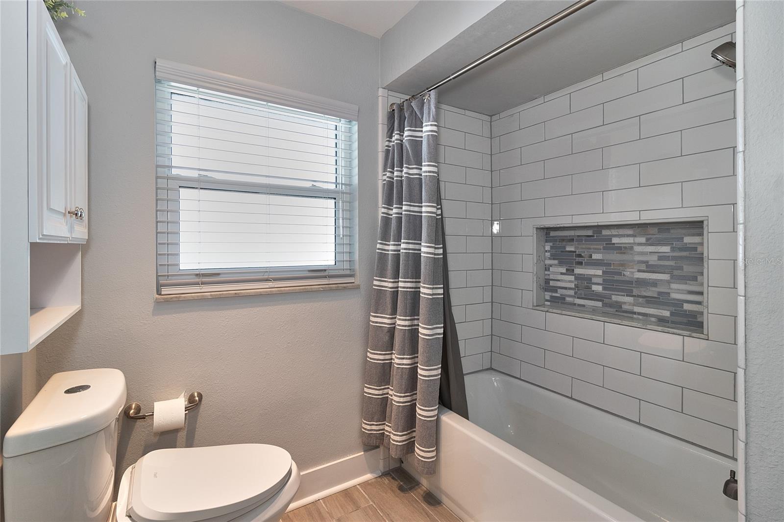 Image 25 of 38 For 2376 Armour Drive