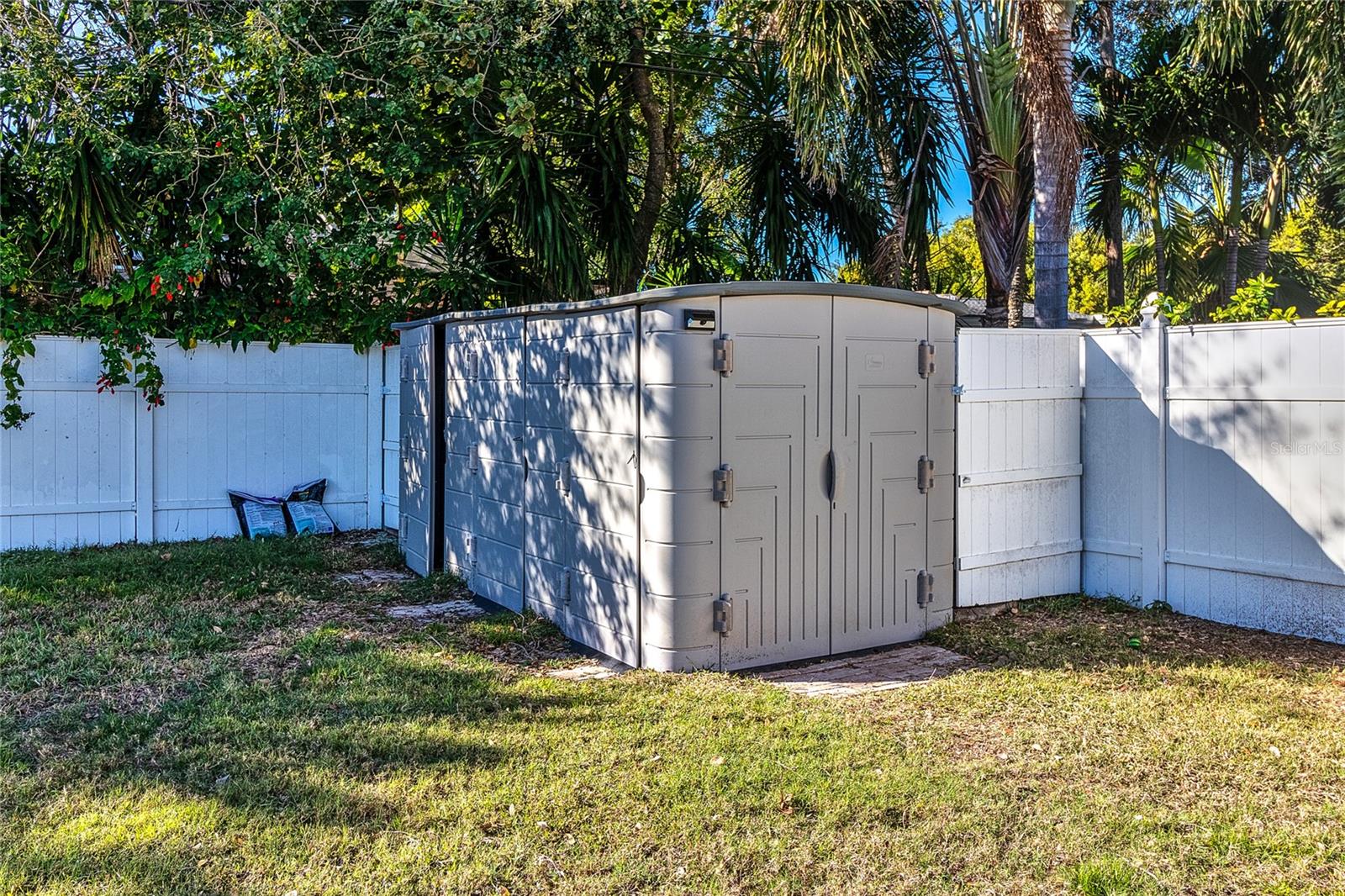 Image 34 of 38 For 2376 Armour Drive