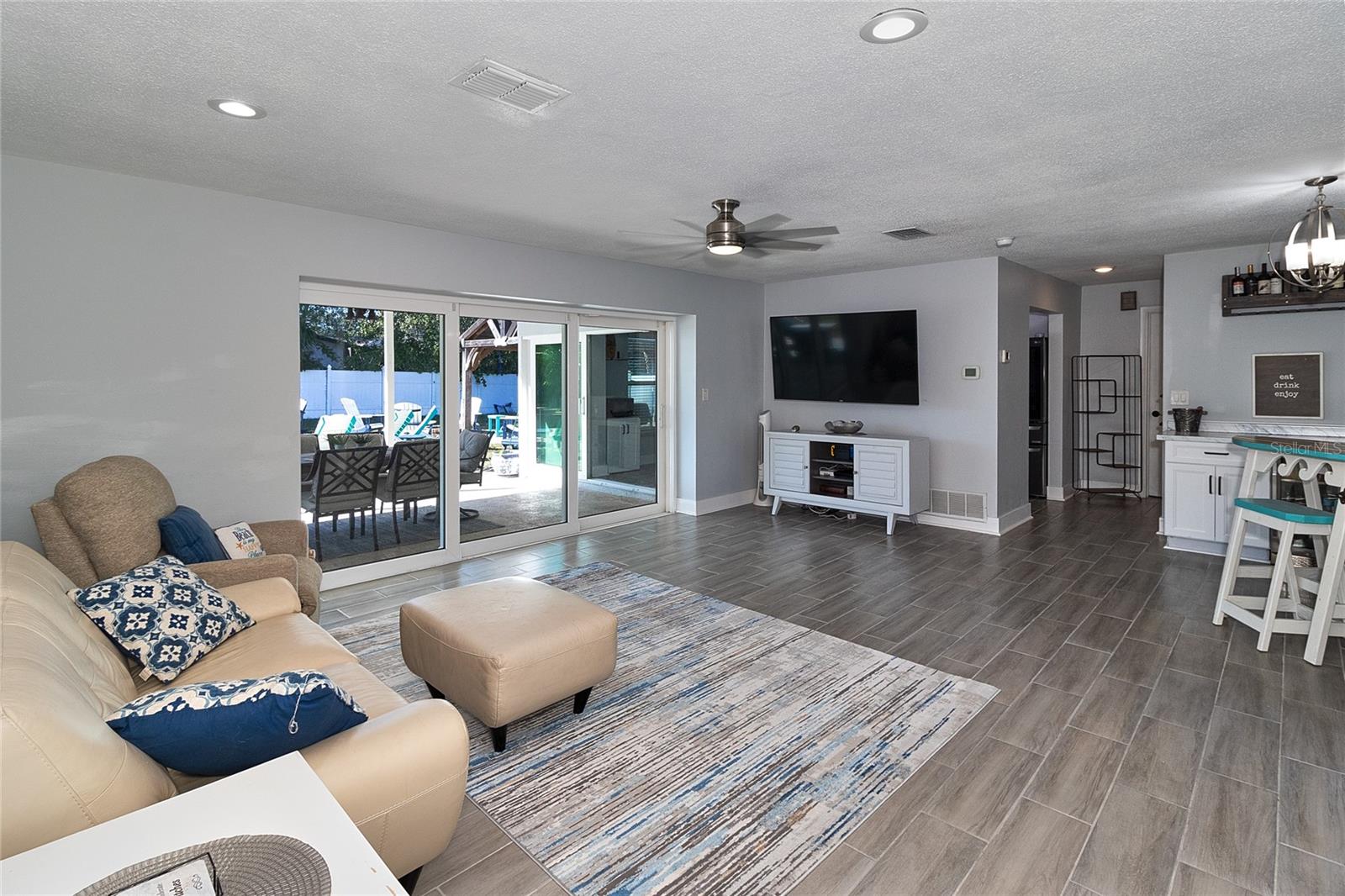 Image 4 of 38 For 2376 Armour Drive