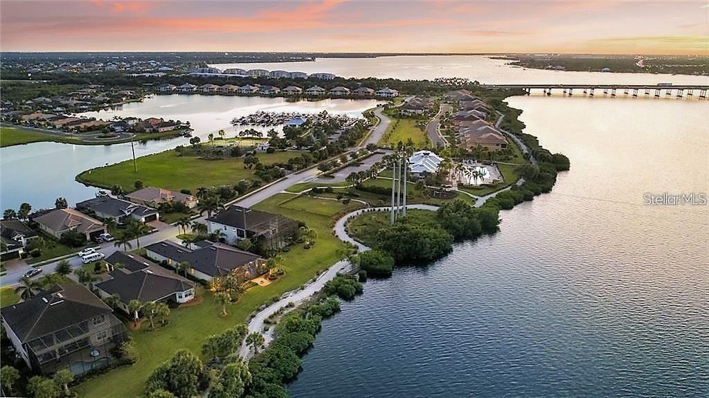 Image 44 of 77 For 1030 Tidewater Shores Loop 401