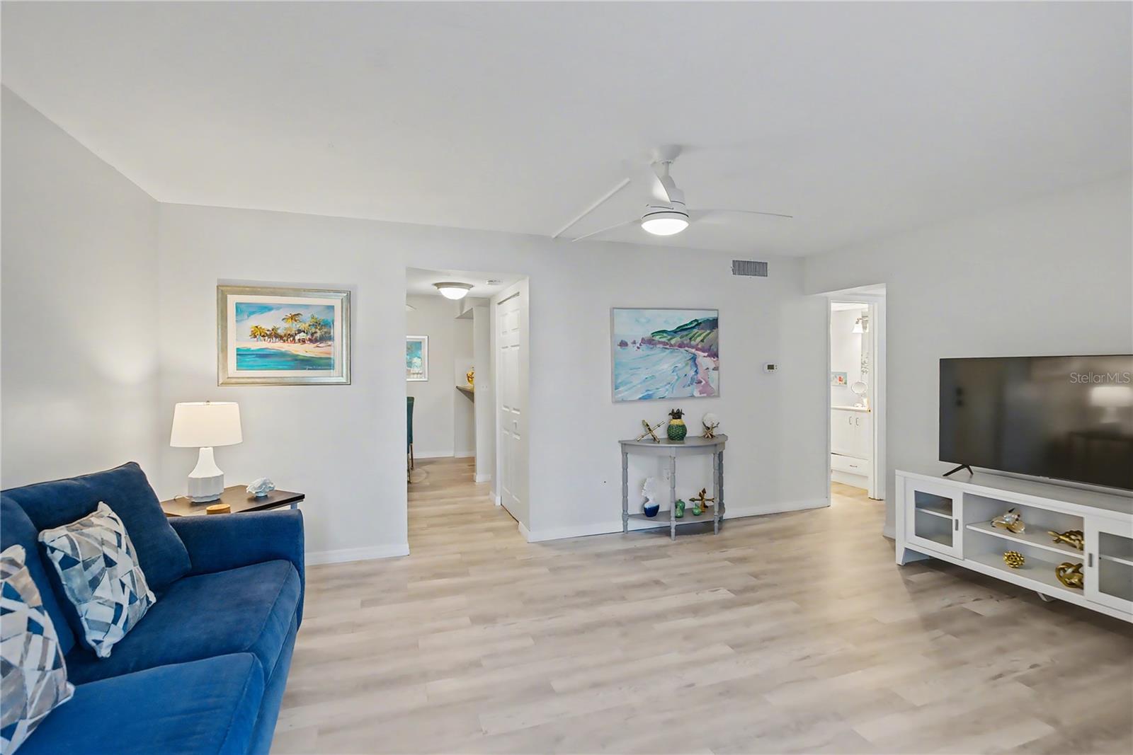 Image 10 of 49 For 6157 Midnight Pass Road E23