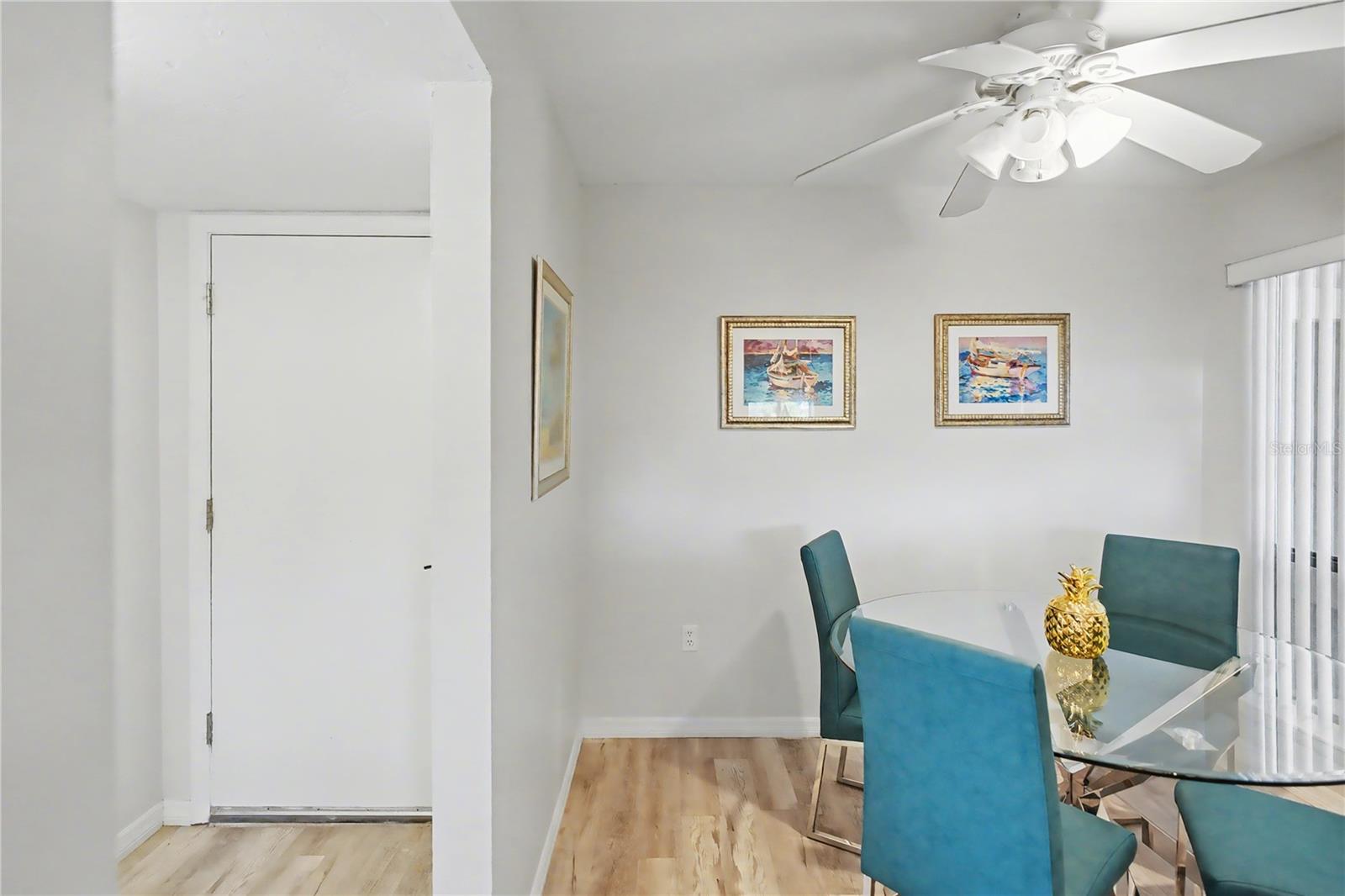 Image 12 of 49 For 6157 Midnight Pass Road E23