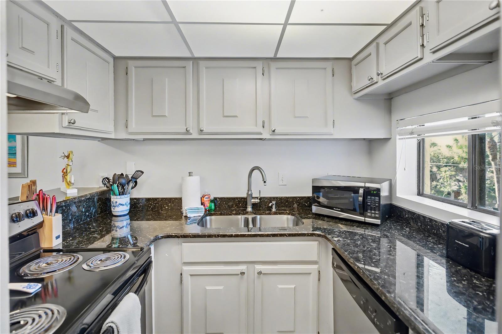 Image 16 of 49 For 6157 Midnight Pass Road E23