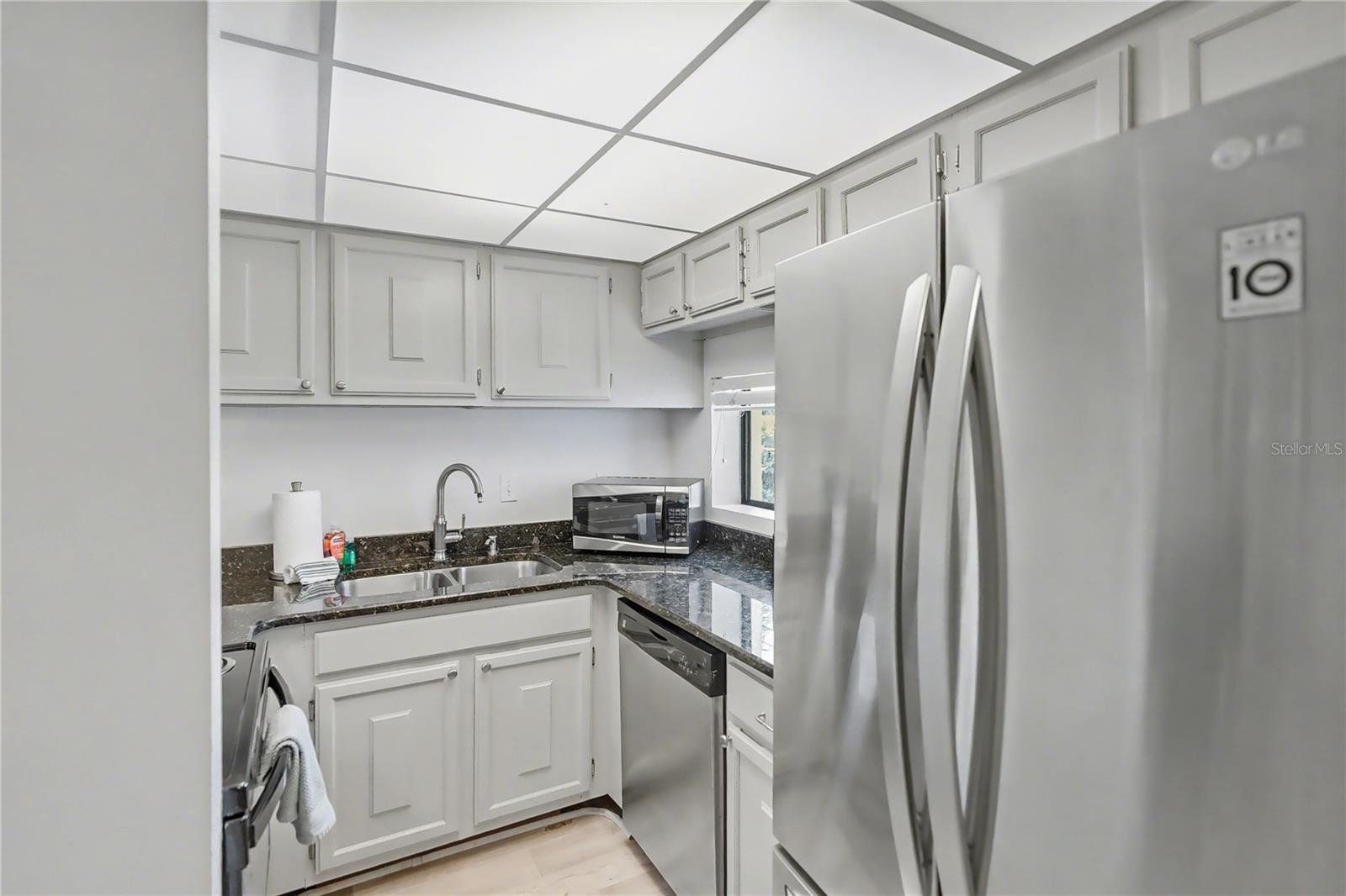 Image 17 of 49 For 6157 Midnight Pass Road E23