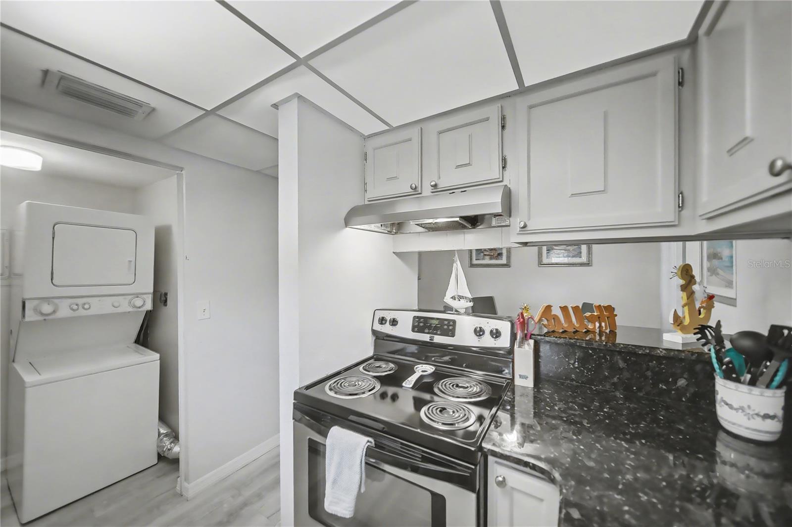 Image 18 of 49 For 6157 Midnight Pass Road E23