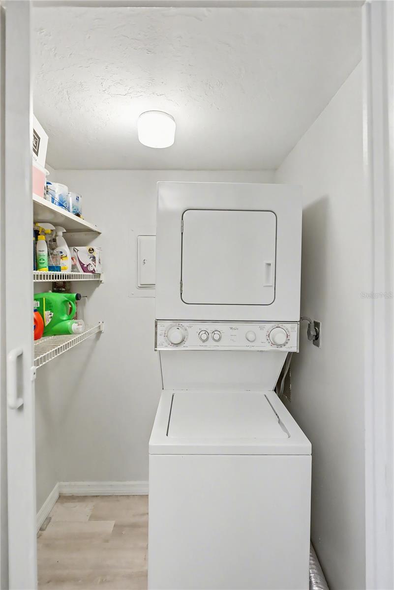 Image 19 of 49 For 6157 Midnight Pass Road E23