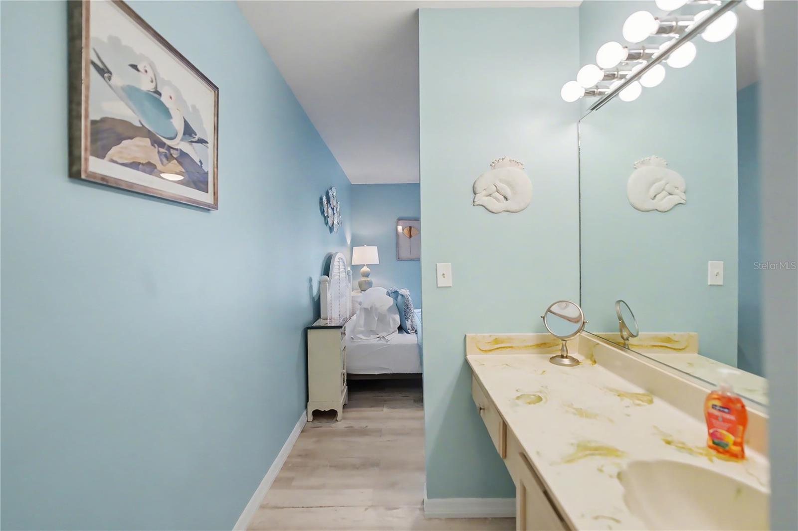 Image 23 of 49 For 6157 Midnight Pass Road E23