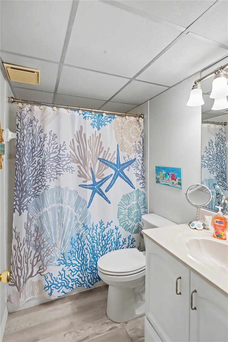 Image 24 of 49 For 6157 Midnight Pass Road E23