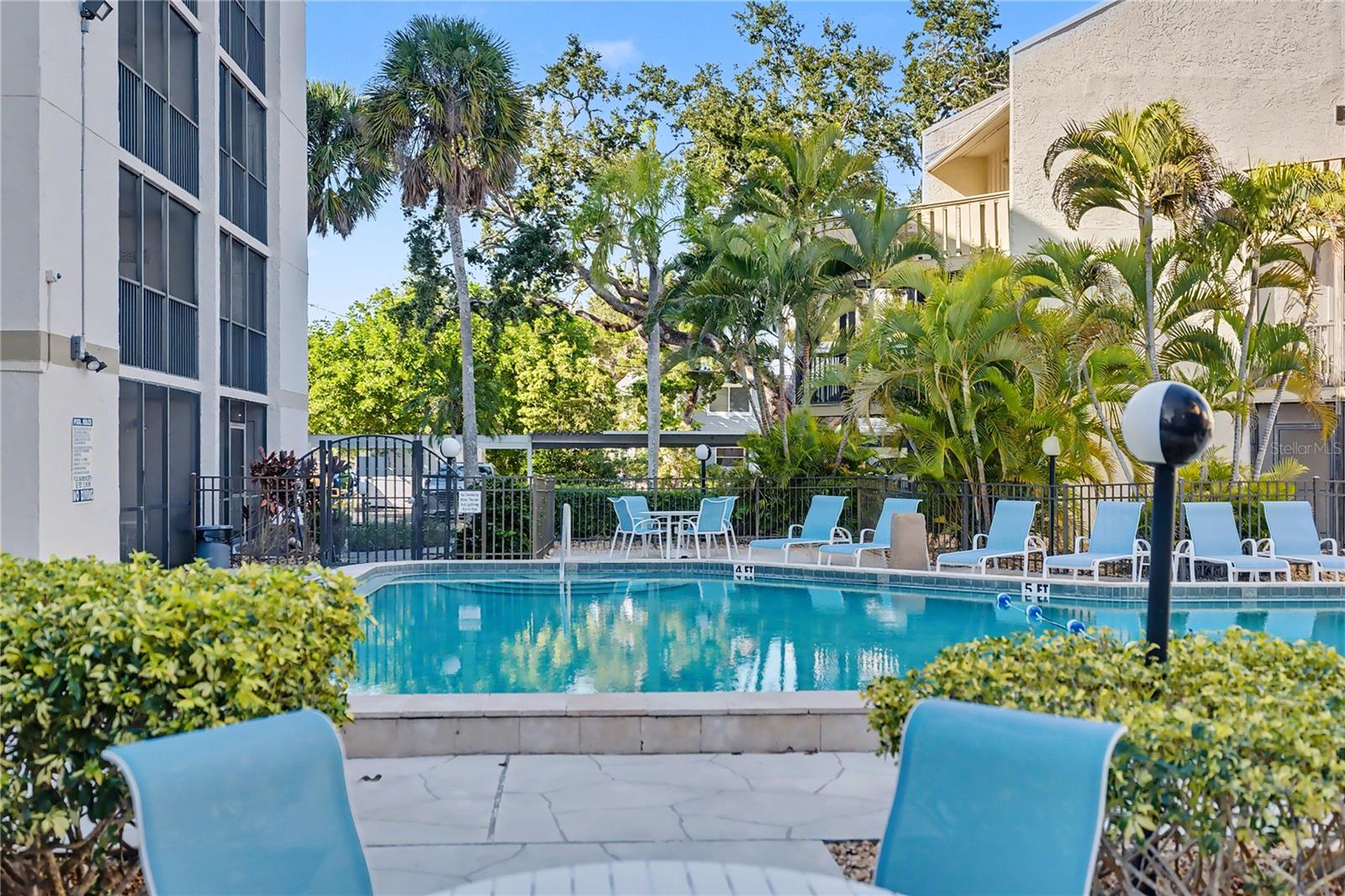 Image 36 of 49 For 6157 Midnight Pass Road E23