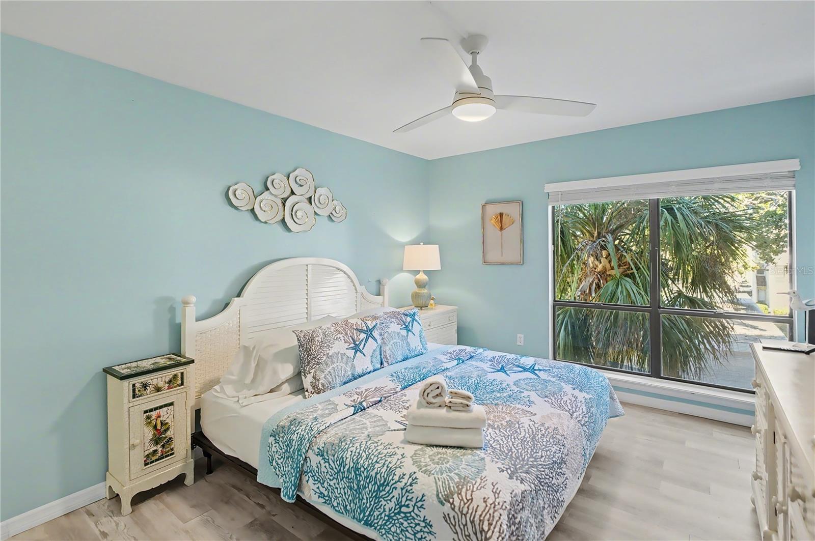 Image 4 of 49 For 6157 Midnight Pass Road E23