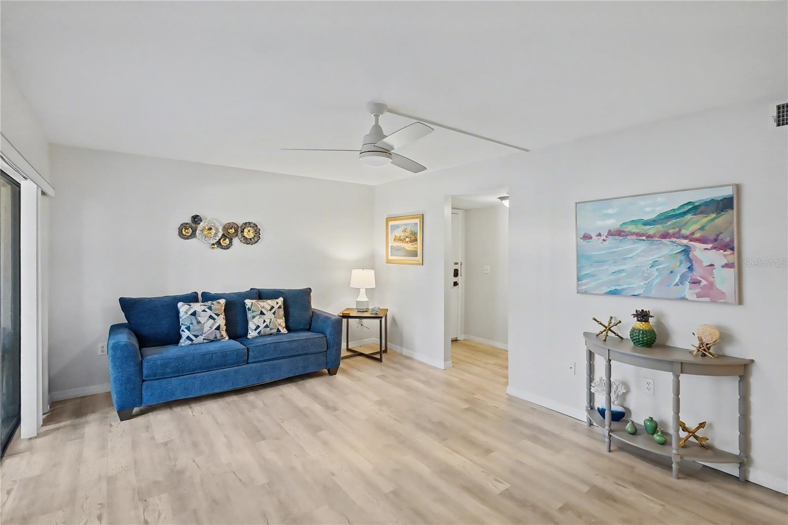 Image 9 of 49 For 6157 Midnight Pass Road E23