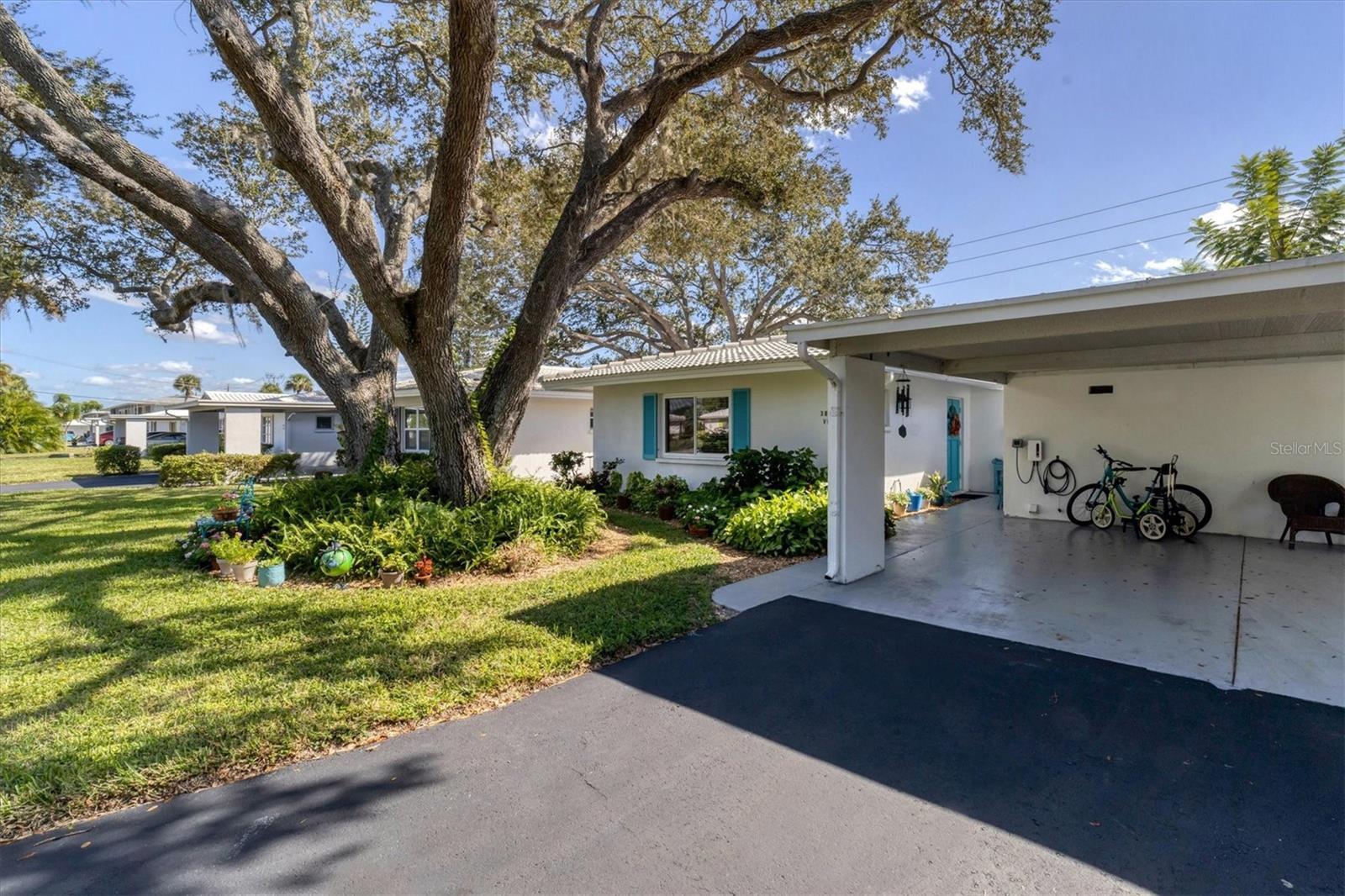 Image 3 of 45 For 3806 Roxane Boulevard 161