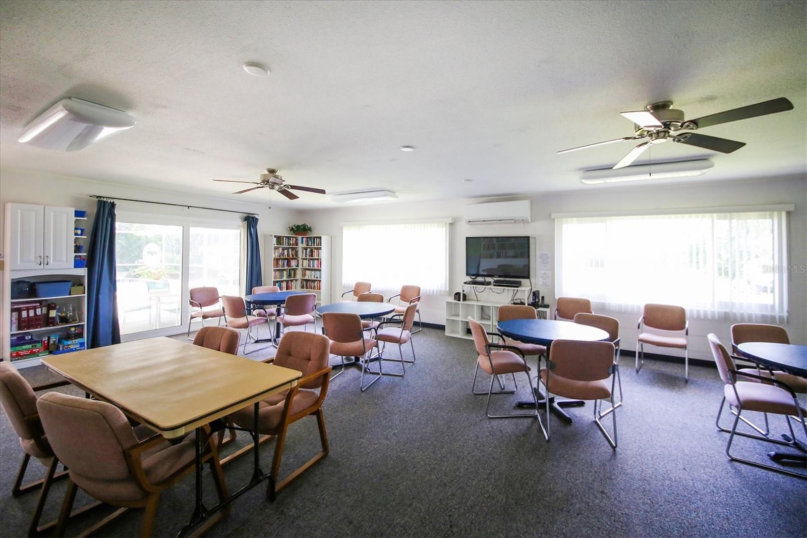 Image 36 of 45 For 3806 Roxane Boulevard 161