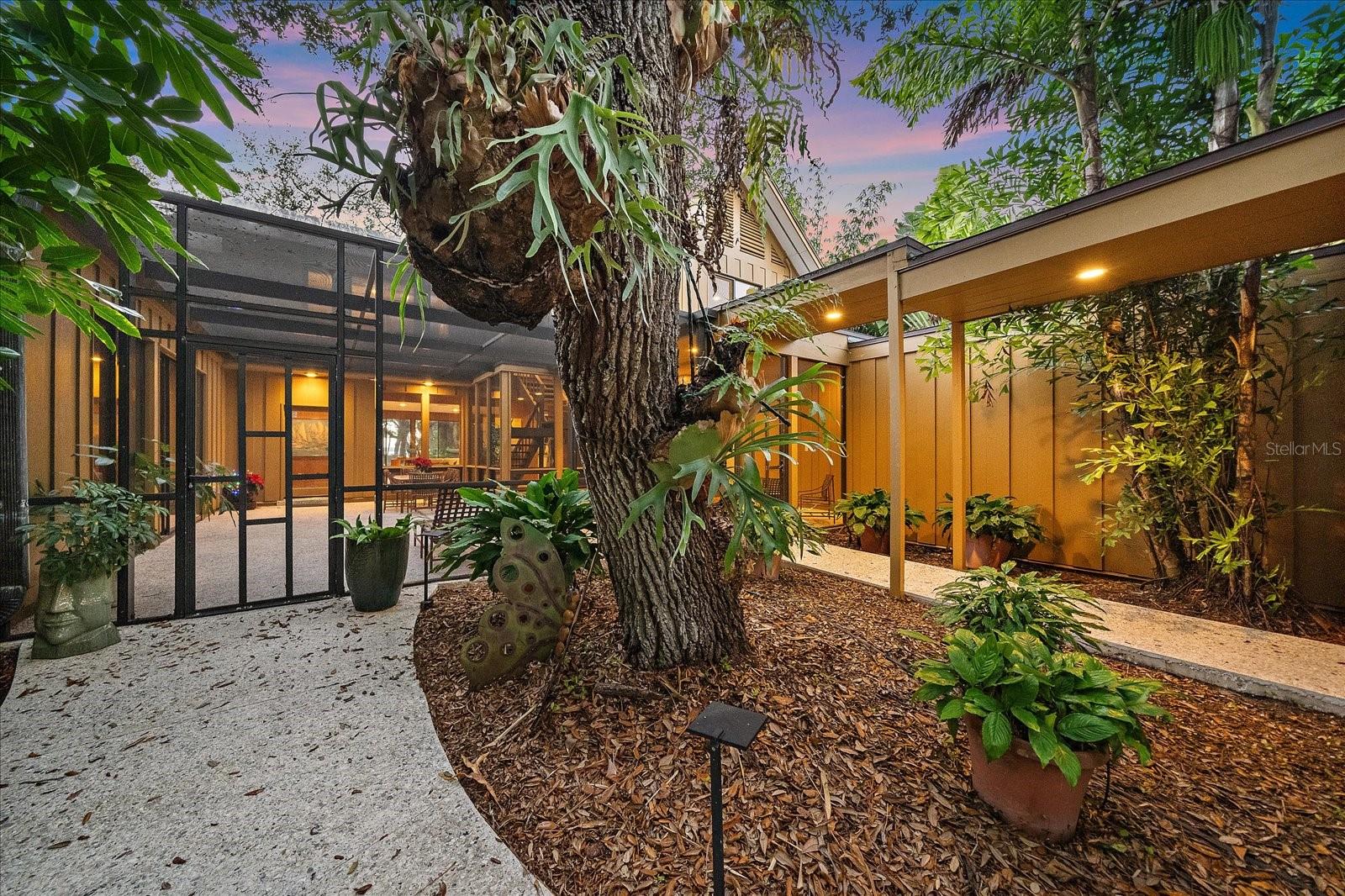 Details for 3348 Old Oak Drive, SARASOTA, FL 34239