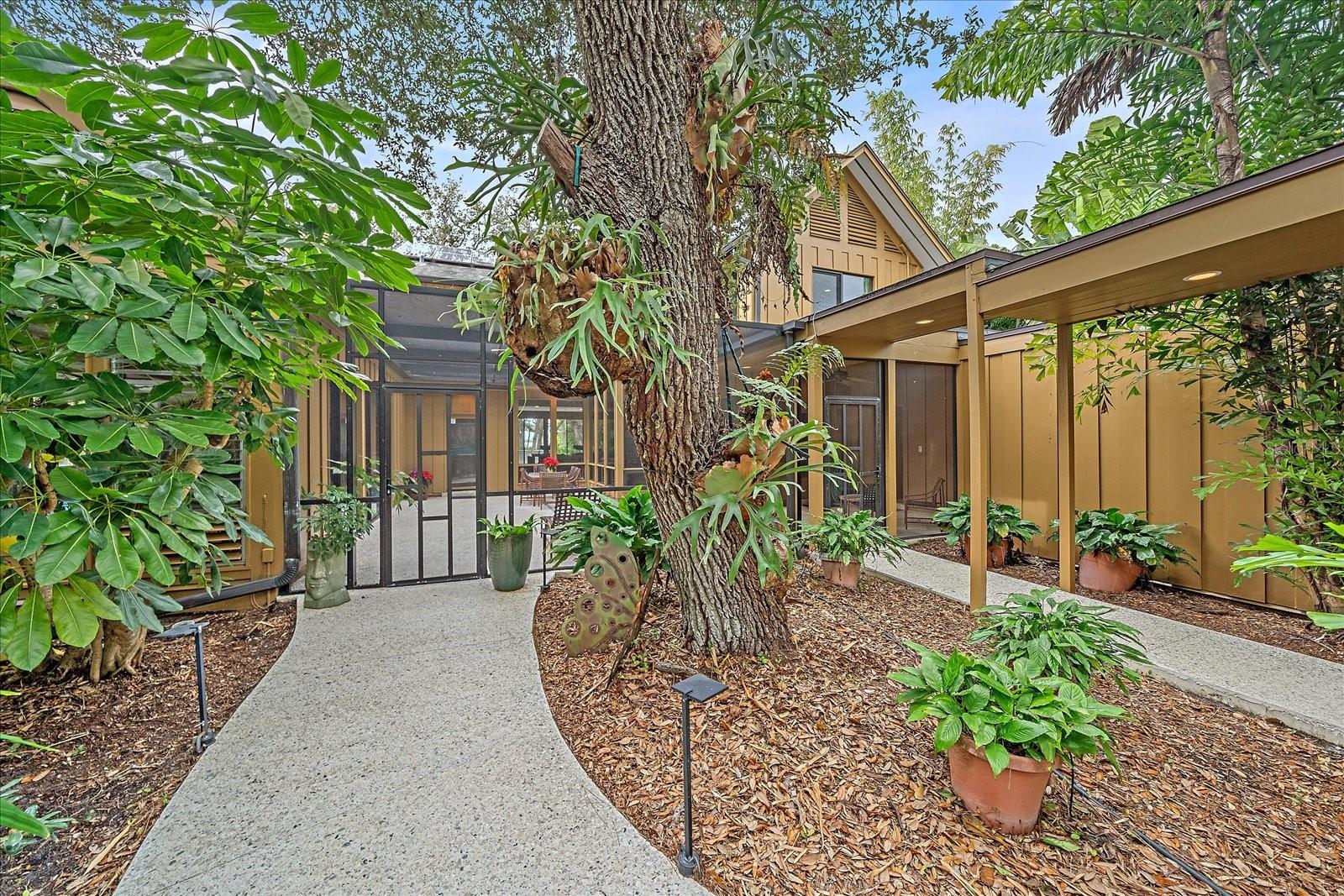 Image 3 of 81 For 3348 Old Oak Drive