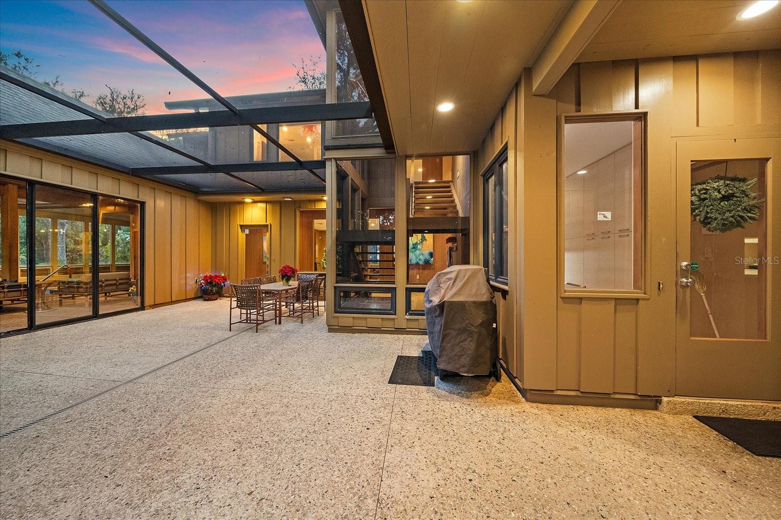 Image 76 of 81 For 3348 Old Oak Drive