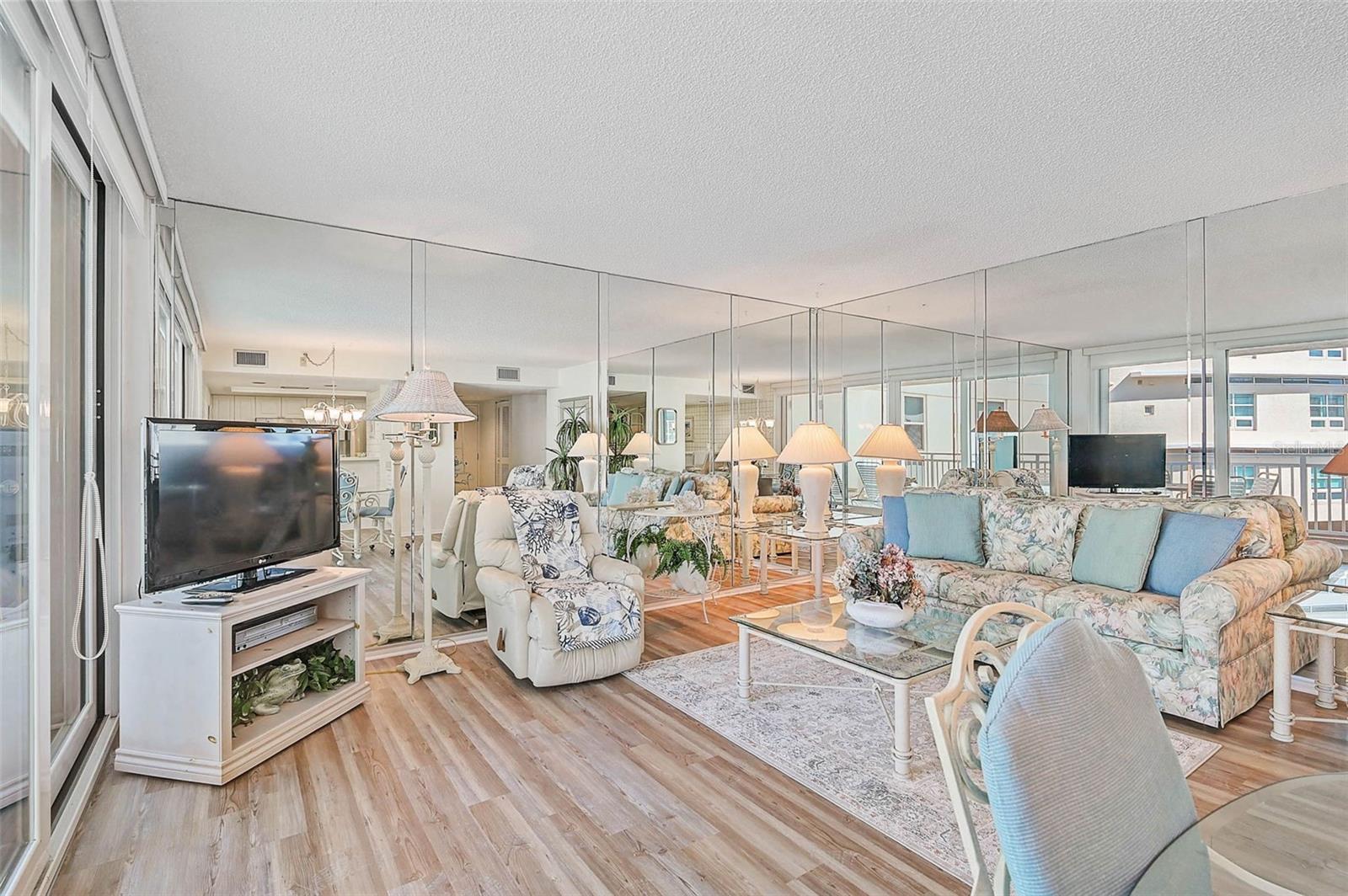 Image 10 of 56 For 6518 Midnight Pass Road 310