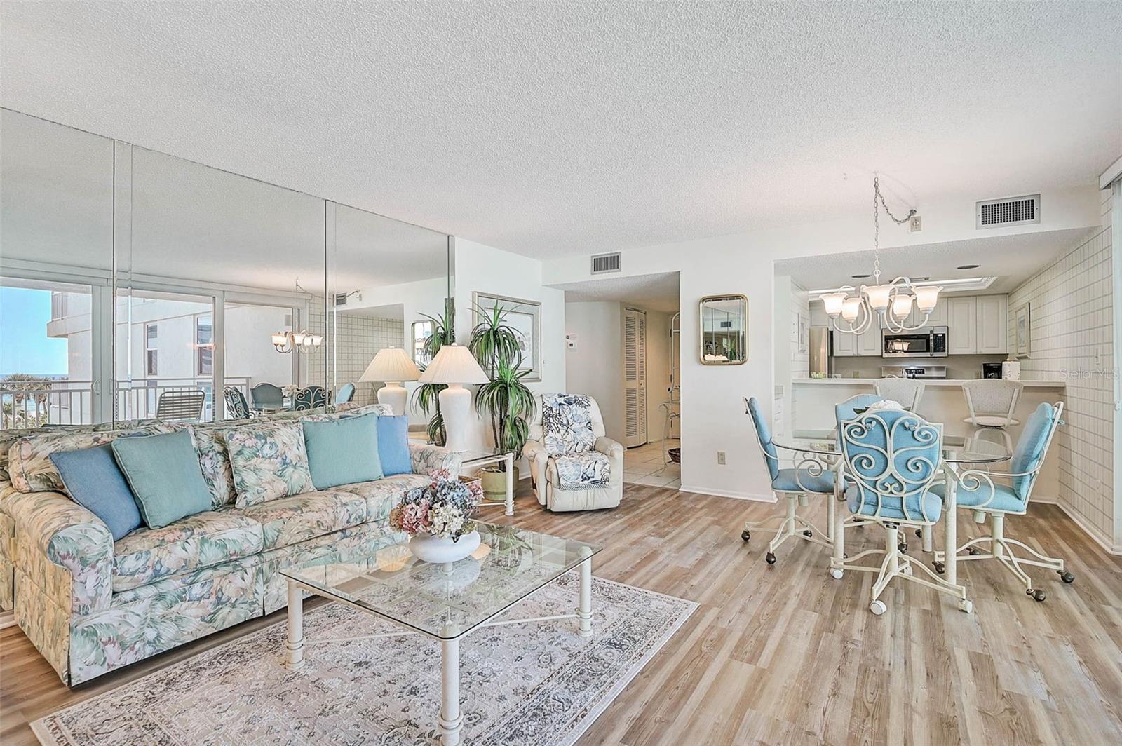 Image 11 of 56 For 6518 Midnight Pass Road 310