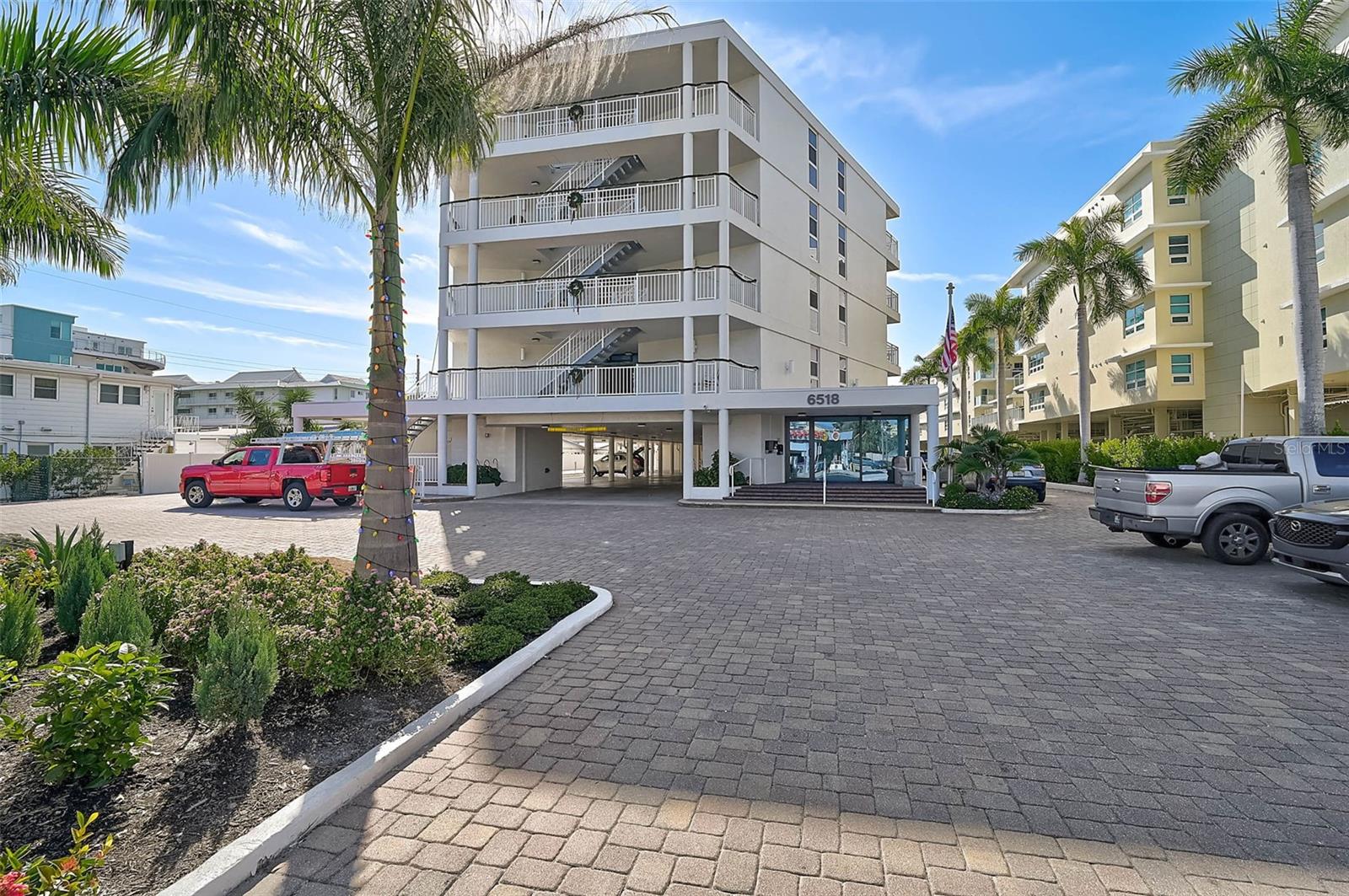 Image 2 of 56 For 6518 Midnight Pass Road 310