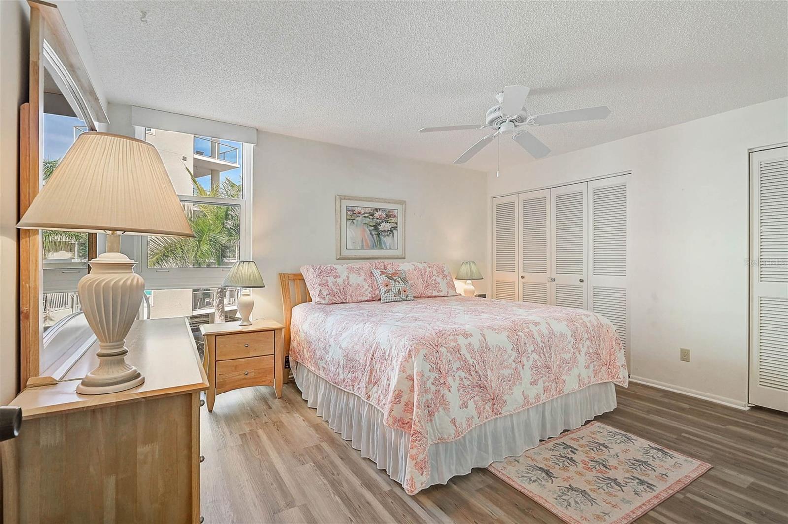 Image 21 of 56 For 6518 Midnight Pass Road 310