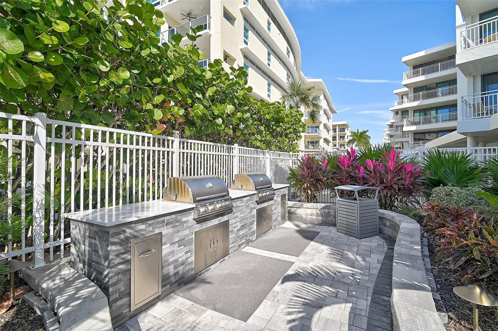 Image 27 of 56 For 6518 Midnight Pass Road 310