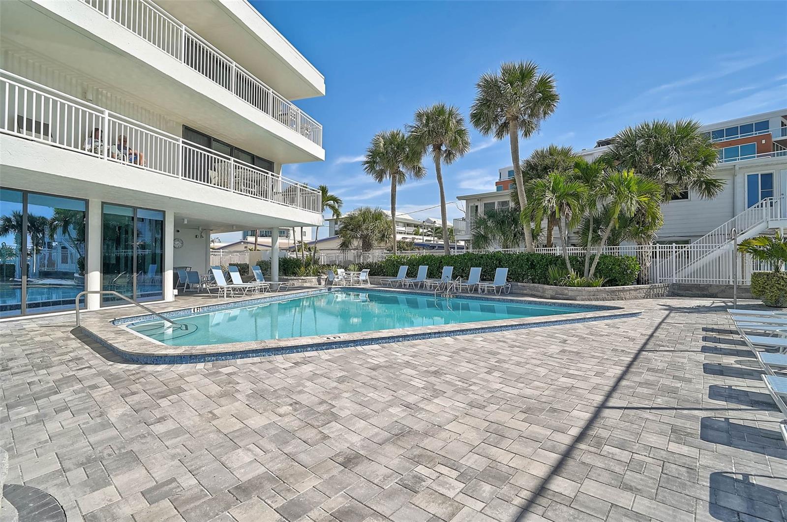 Image 28 of 56 For 6518 Midnight Pass Road 310