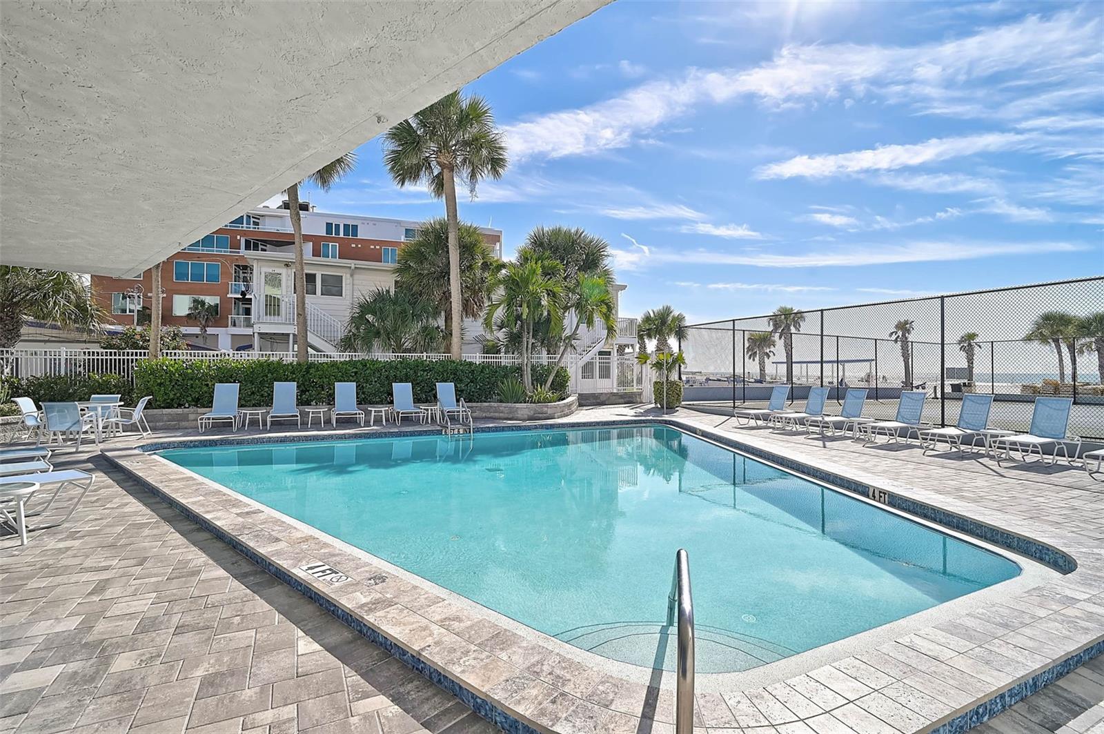 Image 29 of 56 For 6518 Midnight Pass Road 310