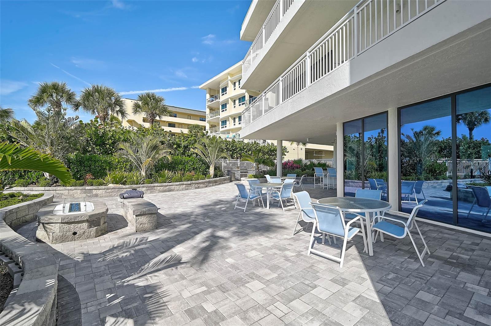 Image 32 of 56 For 6518 Midnight Pass Road 310