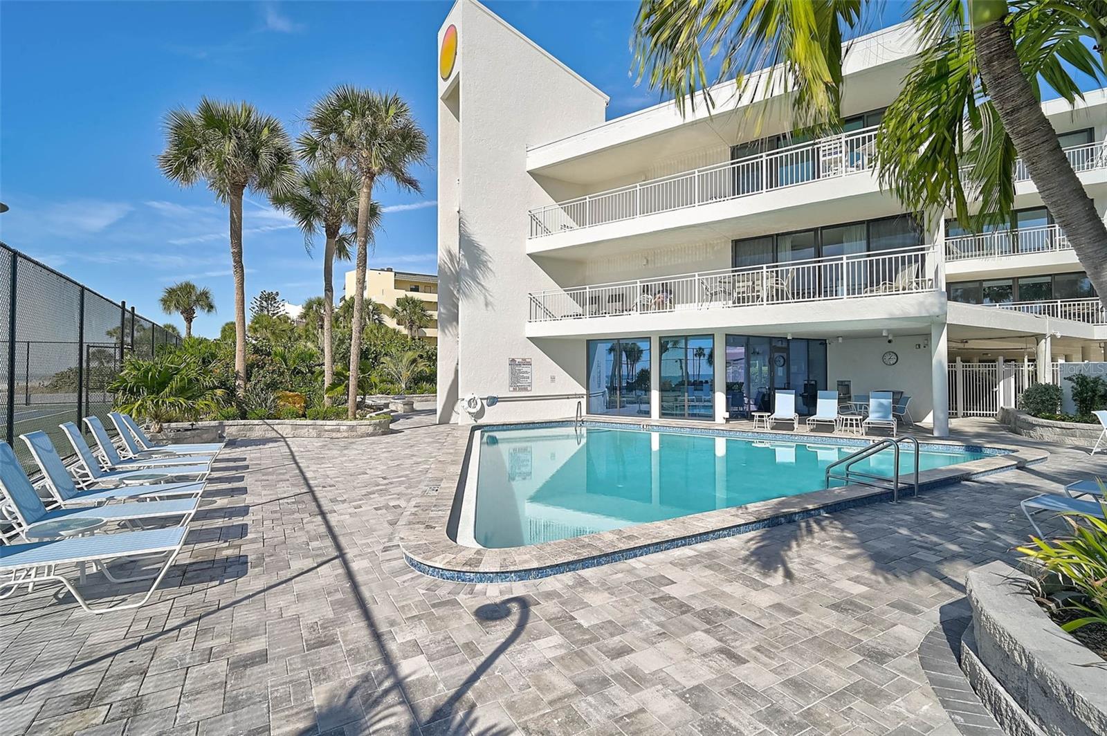 Image 34 of 56 For 6518 Midnight Pass Road 310