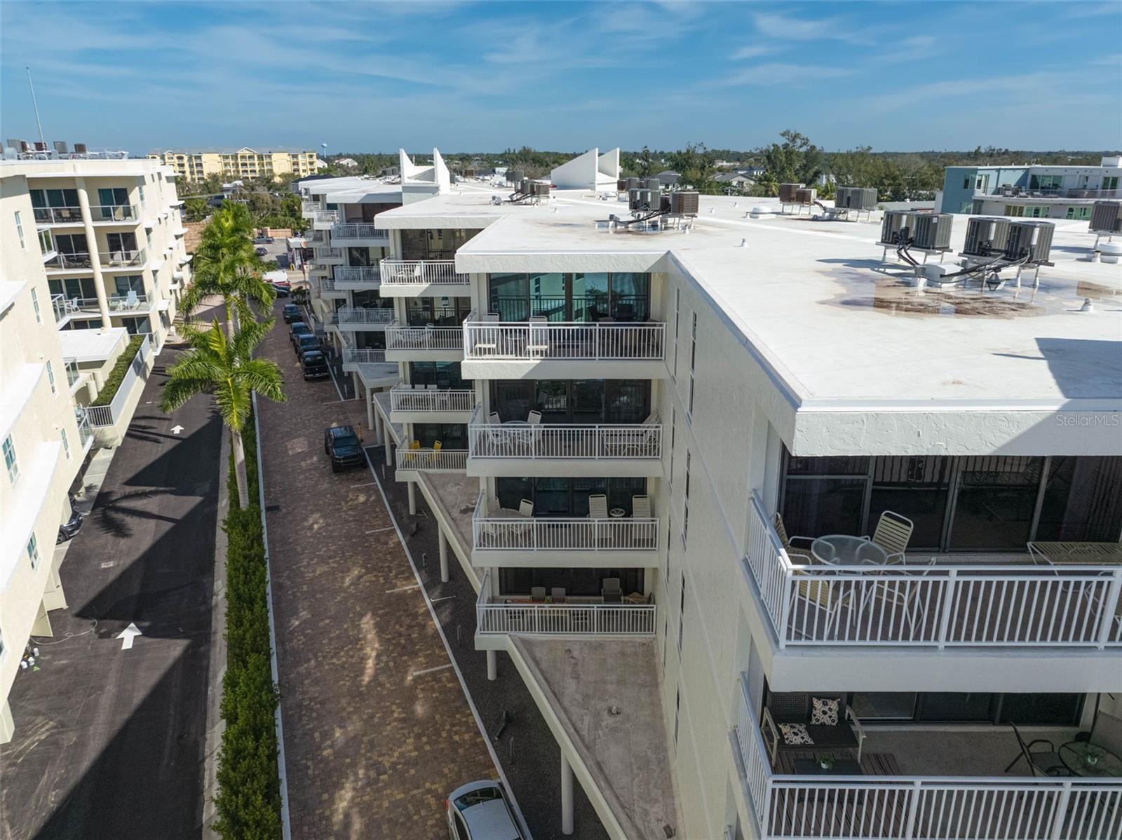 Image 39 of 56 For 6518 Midnight Pass Road 310