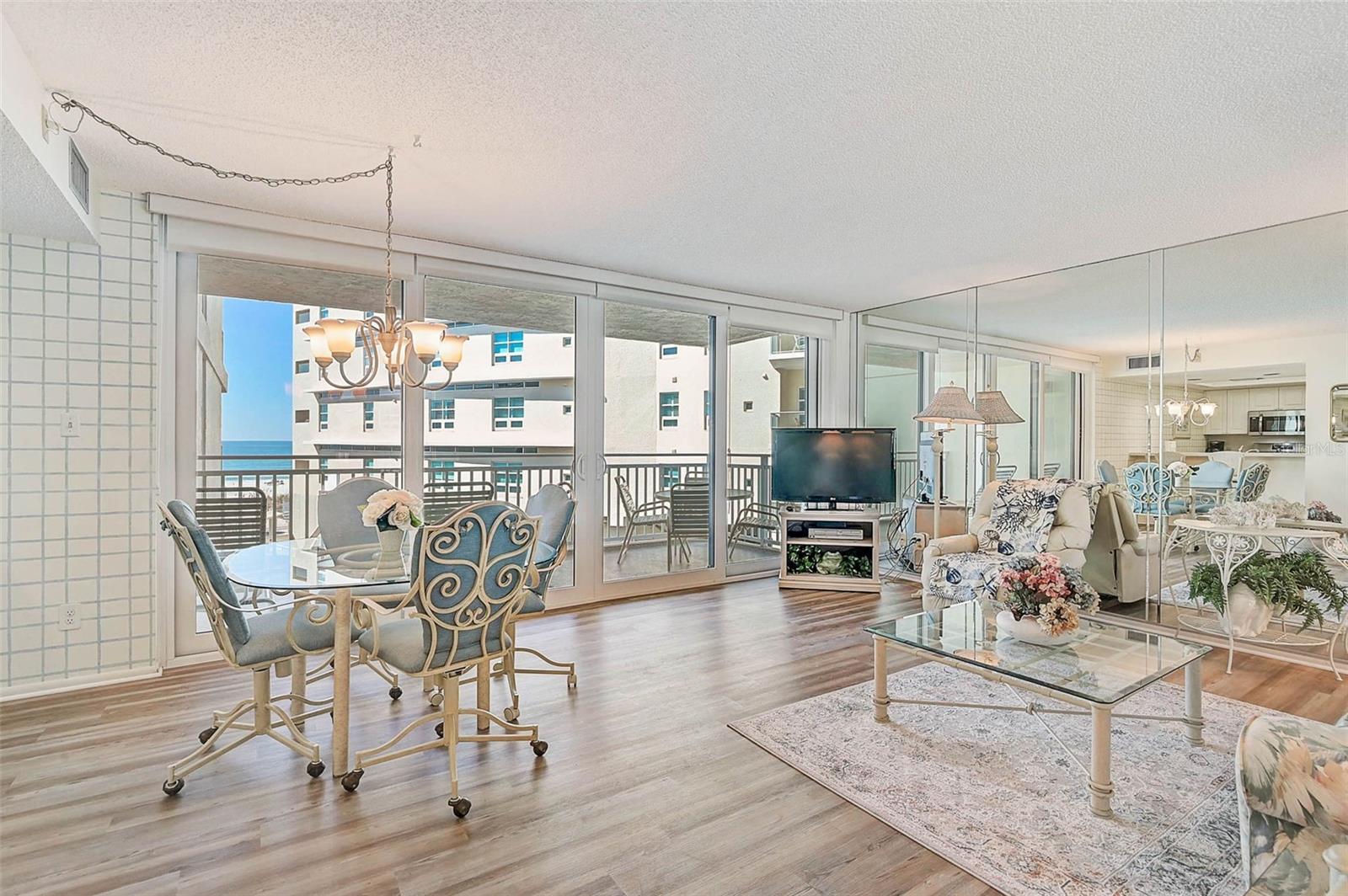 Image 4 of 56 For 6518 Midnight Pass Road 310