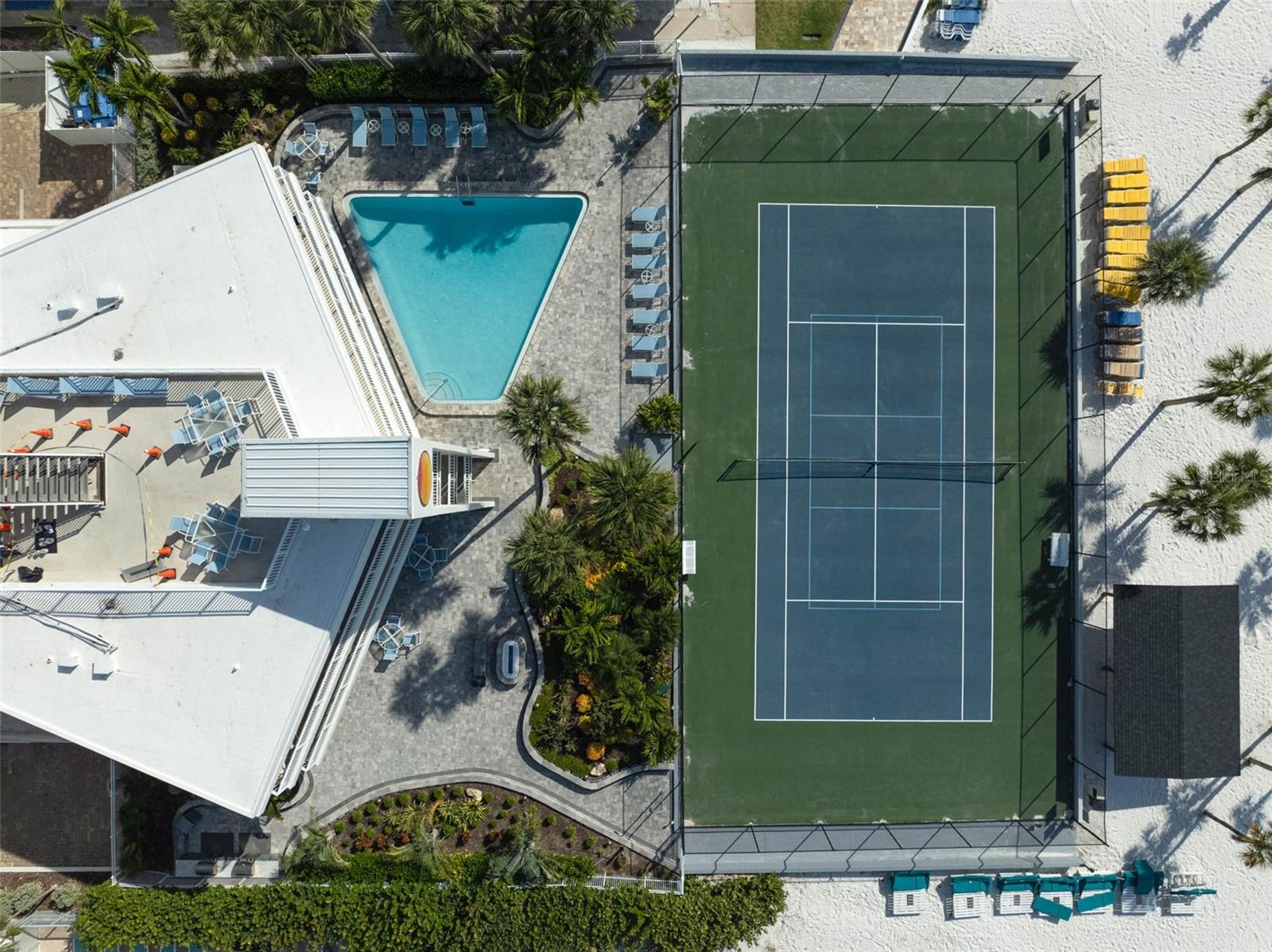 Image 42 of 56 For 6518 Midnight Pass Road 310