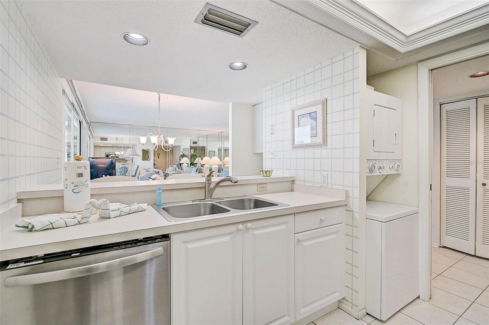 Image 52 of 56 For 6518 Midnight Pass Road 310