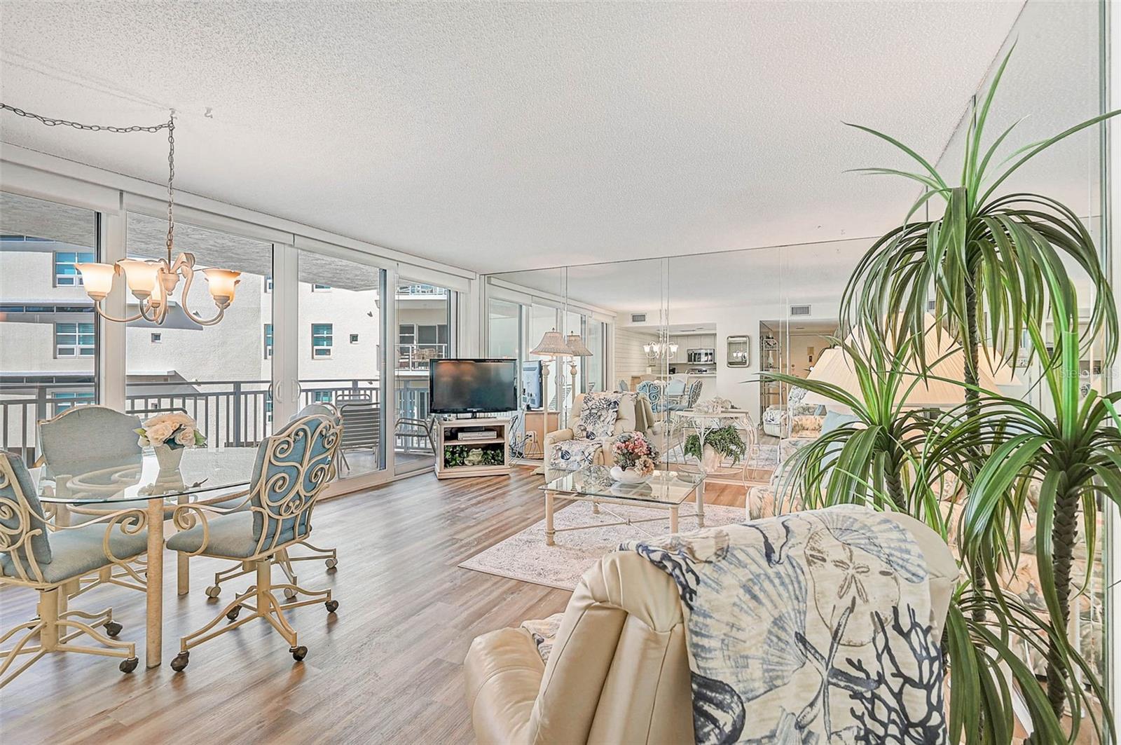 Image 6 of 56 For 6518 Midnight Pass Road 310