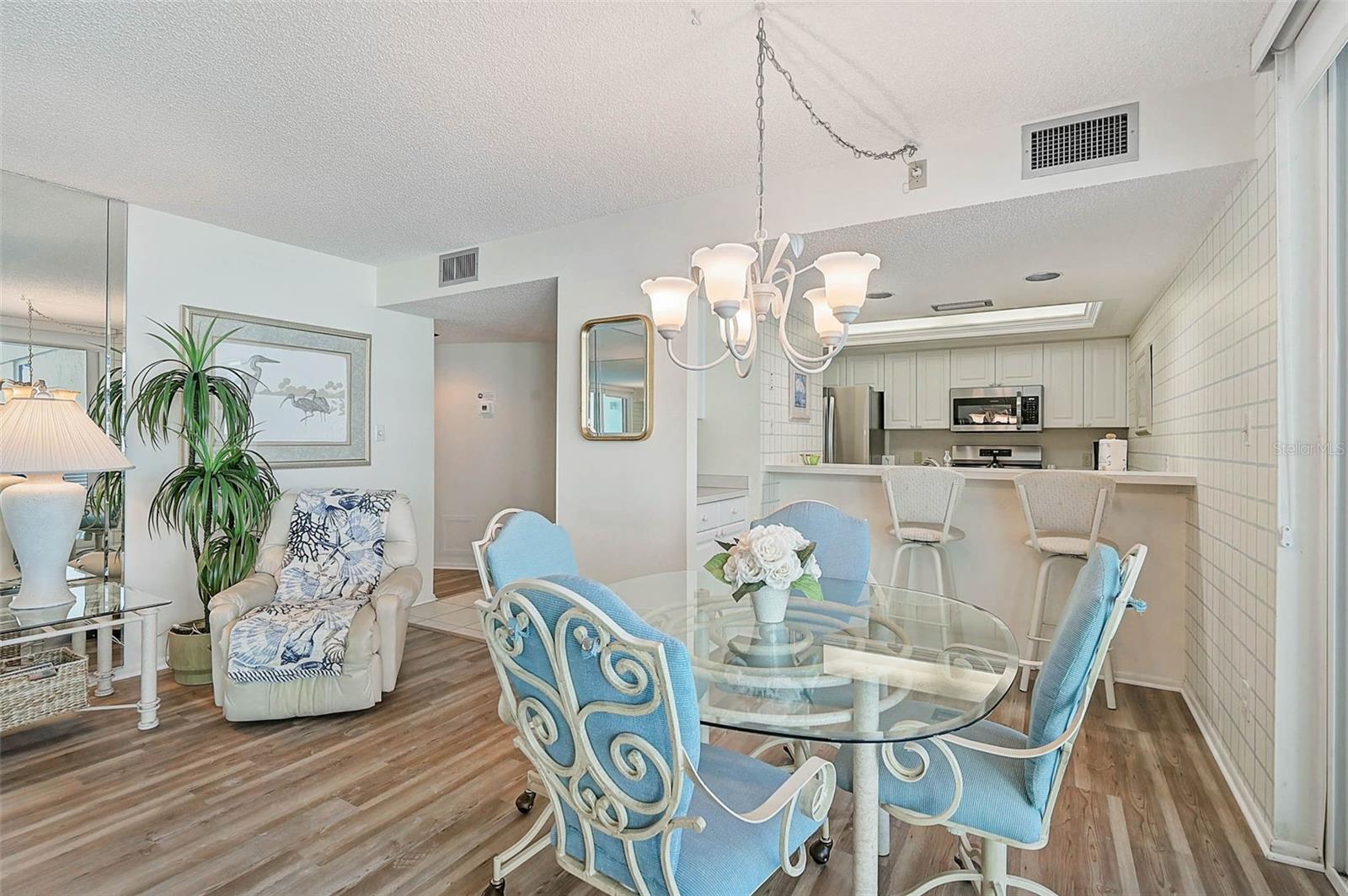 Image 8 of 56 For 6518 Midnight Pass Road 310