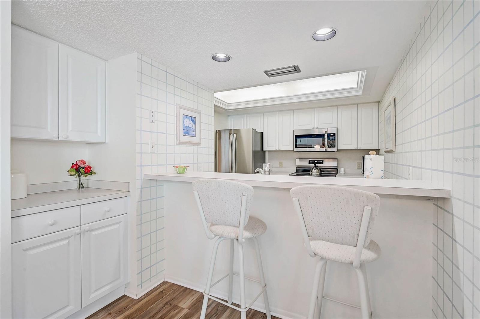 Image 9 of 56 For 6518 Midnight Pass Road 310